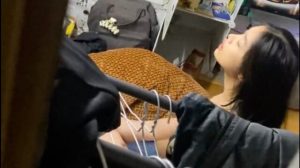 Quay lén được nhỏ em gái mình làm tình với thằng bạn thân